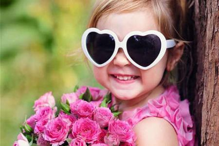 孩子晒伤一年皮肤如何恢复,小孩子晒一下太阳好吗