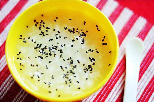 咳嗽吃什么水果煮冰糖最管用,冰糖和白糖熬水治咳嗽哪个效果好