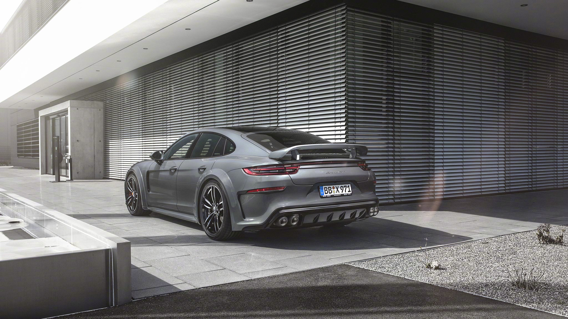 TachArt改装的保时捷，22寸的轮毂终于上了