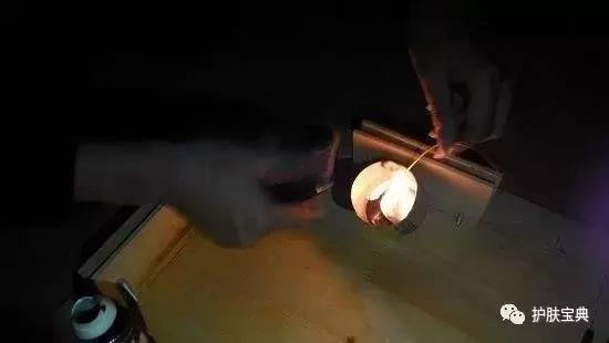 挑化妆水只能靠摇一摇看泡沫多少？