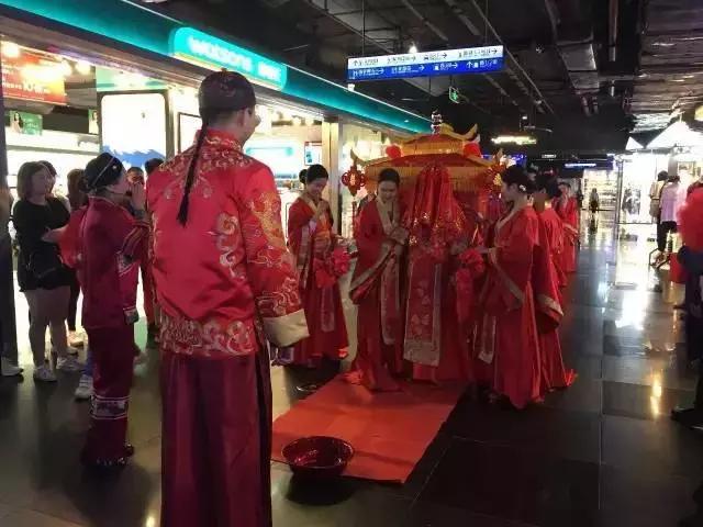 “遭受”十万伏特暴击!20只皮卡丘惊喜出没,要被萌哭了!