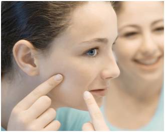 脸颊两侧反复长痘怎么调理,脸颊两侧长痘硬硬的摸着疼