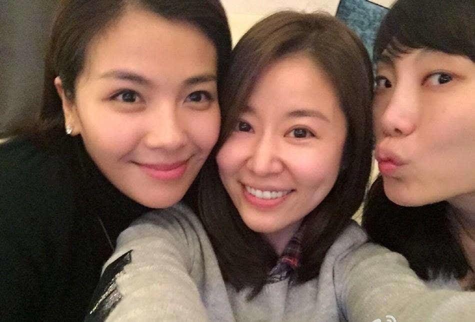 佟丽娅和董璇合照穿的小香风,佟丽娅和董璇撞衫