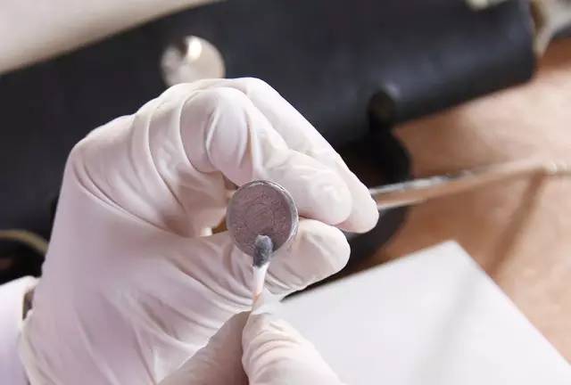 五金不掉色的包包,奢侈品包包五金划痕修复