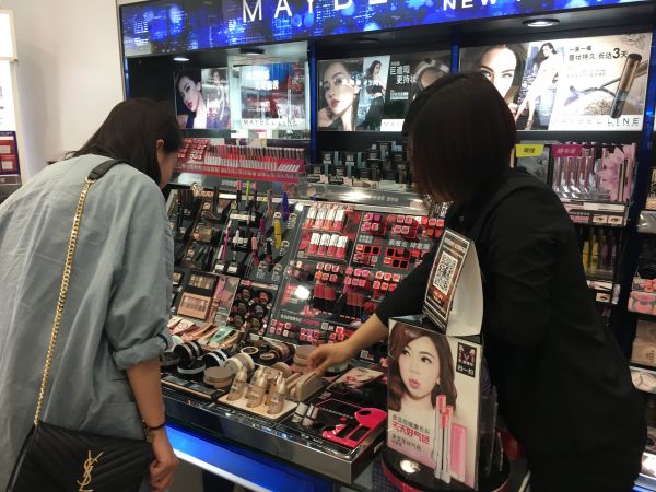 为啥化妆品官网和代购差这么多,现在好多代购店里化妆品是真的吗