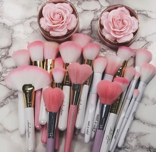 粉嫩桃花妆打造满满的少女感 (适合夏天的粉色桃花妆)