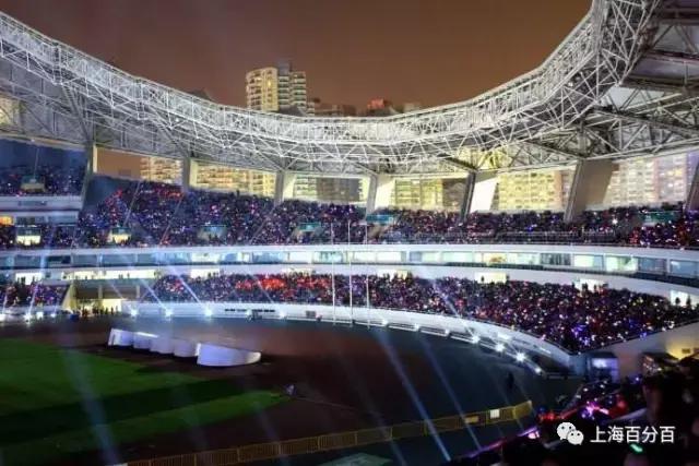 上海八万人体育场坐满人,上海八万人体育场改造前图片