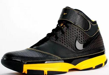 科比真正意义上的第一双耐克鞋,盘点科比的每一双球鞋