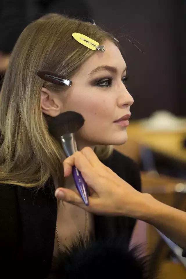 隐形眼镜液洗化妆刷,隐形眼镜水洗化妆刷