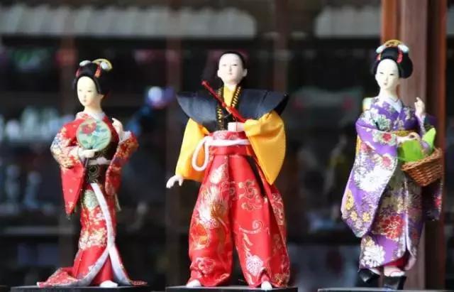 出门旅行,有些纪念品最好不要带回家