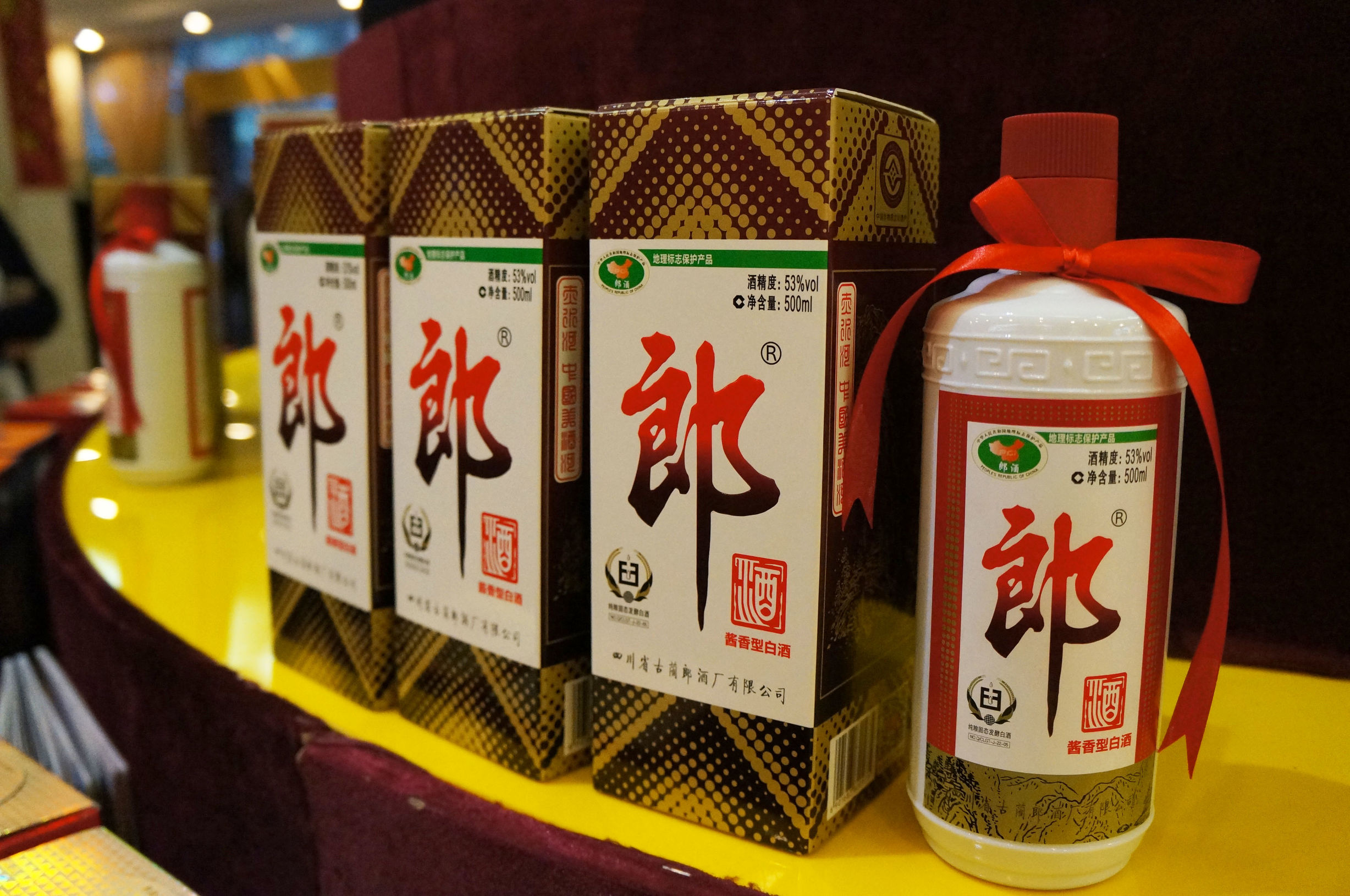 酱香型白酒特征品评,郎酒53度酱香型紫砂郎