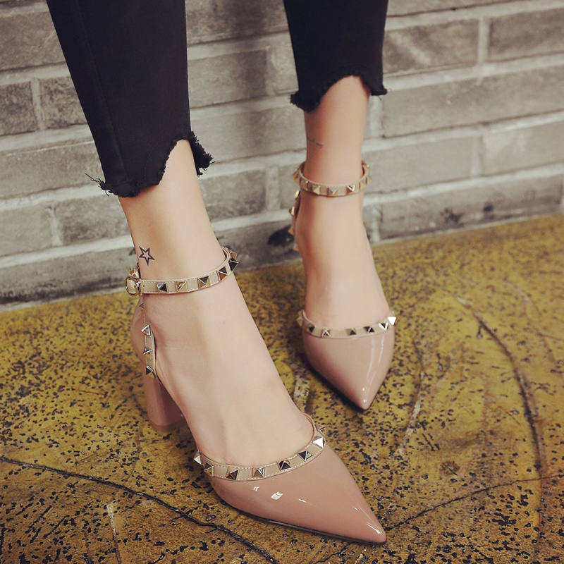 穿高跟鞋不磨脚不累脚的妙招,穿高跟鞋累的脚疼怎么办