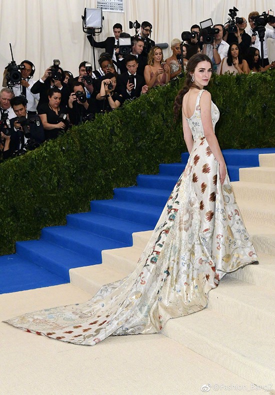 大幂幂大表姐美得稳妥可我更喜欢“玩很大”的日日和水果姐！