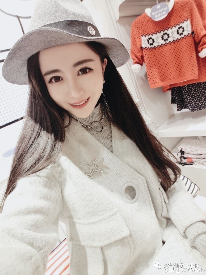 网红以前照片和现在照片转换,千万网红晒旧照对比现在