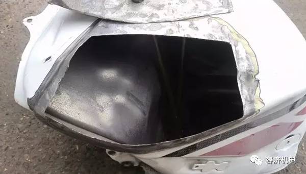 摩托车油箱凹陷怎么恢复视频,摩托油箱撞凹了怎么修复