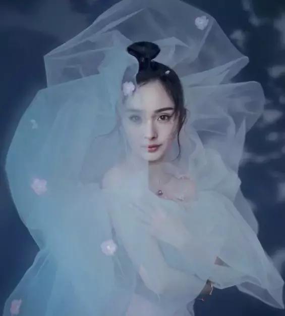 丸子头升级啦！这款炸毛丸子头，拯救你的大额头！