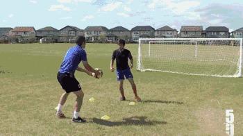 足球实战技巧训练,足球基本功球感练习在家里