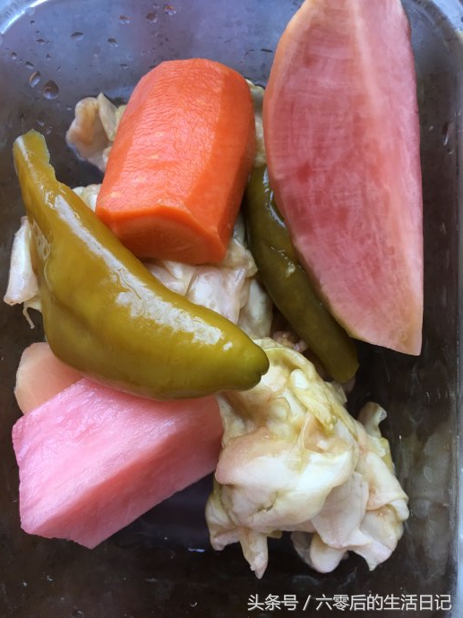 如何用吃剩的泡菜水腌泡菜,腌制泡菜上面有一层白沫怎么处理