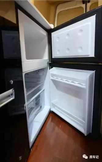 上汽大通v80长轴中顶自动挡房车,2019款大通v80豪哥自动挡房车