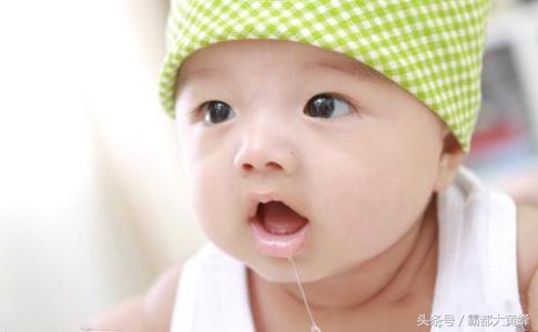 宝宝溢奶的正确处理方法视频,宝宝溢奶的正确护理方法