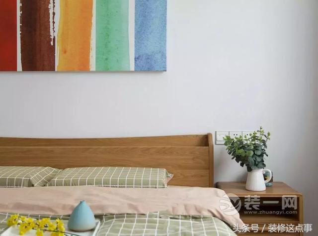 现代简约卧室壁灯装修效果图,现代简约风装修小户型客厅灯