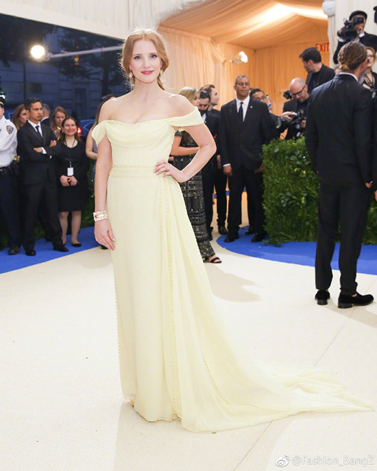 大幂幂大表姐美得稳妥可我更喜欢“玩很大”的日日和水果姐！