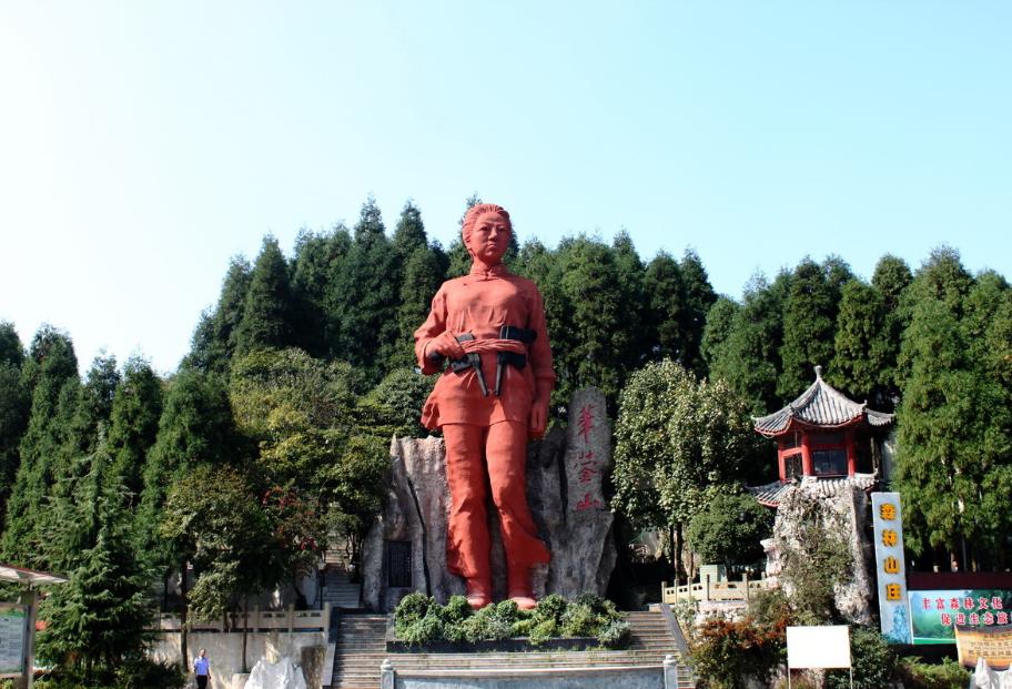 华蓥双枪老太婆雕像搬哪里,四川广安华蓥双枪老太婆图片
