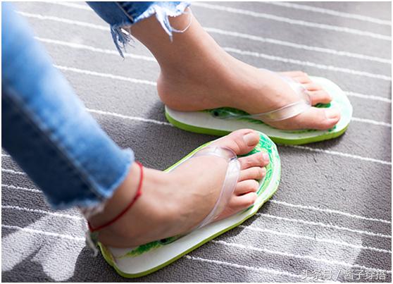 不曾见过的人字拖,让你裸脚整个夏天