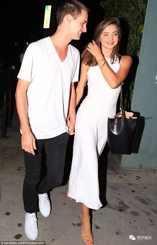 Gigi过生日，Cara剃光头，Topshop的丑裤子再升级「芭九不离时髦」