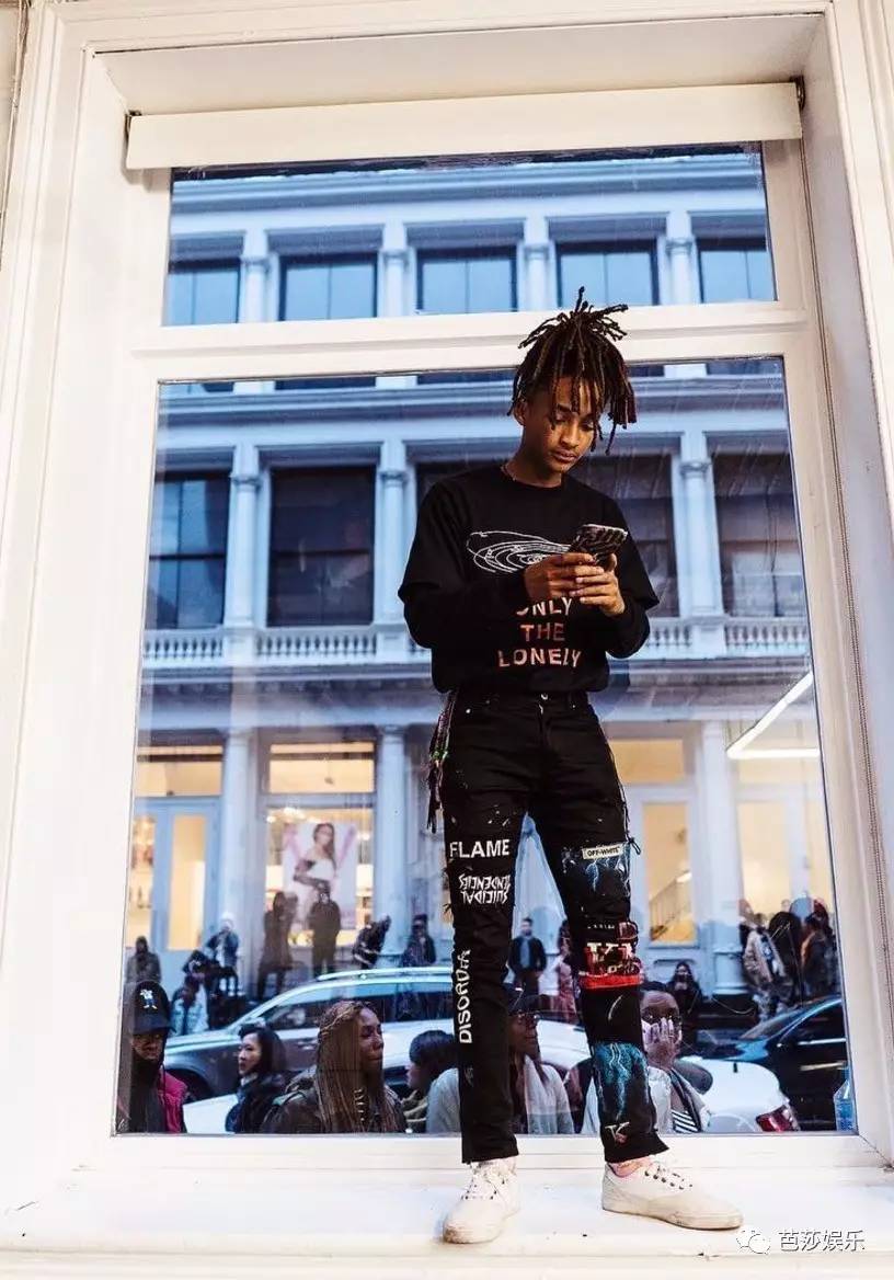 Gigi过生日，Cara剃光头，Topshop的丑裤子再升级「芭九不离时髦」