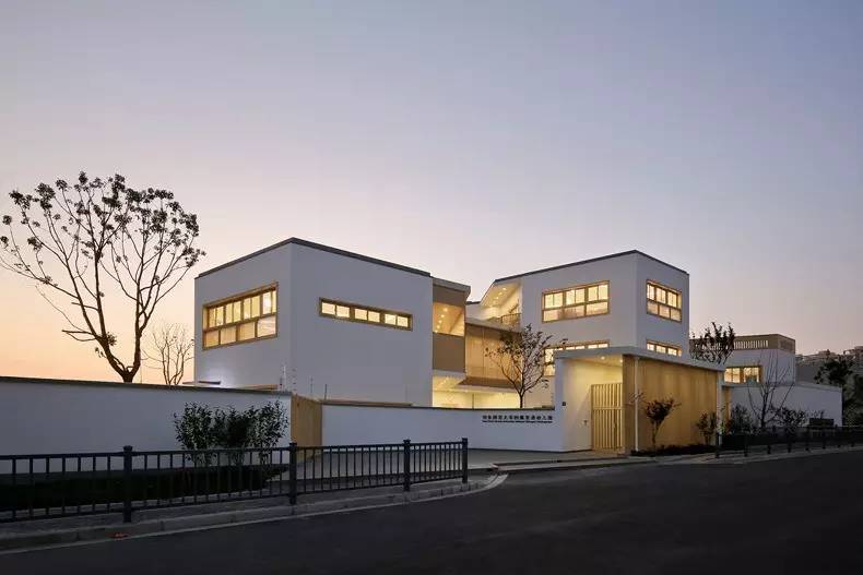 华师大长宁区,上海华师大附属小学和临港明珠