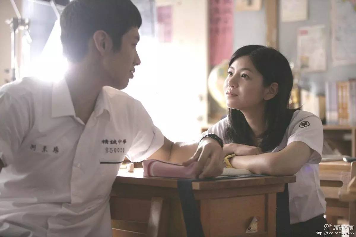 跟别的女生聊天女朋友生气怎么哄,女朋友生气了该怎么哄有效方法