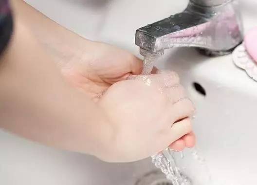 指甲从根部断裂去除断甲,指甲断裂在家自己怎么修补