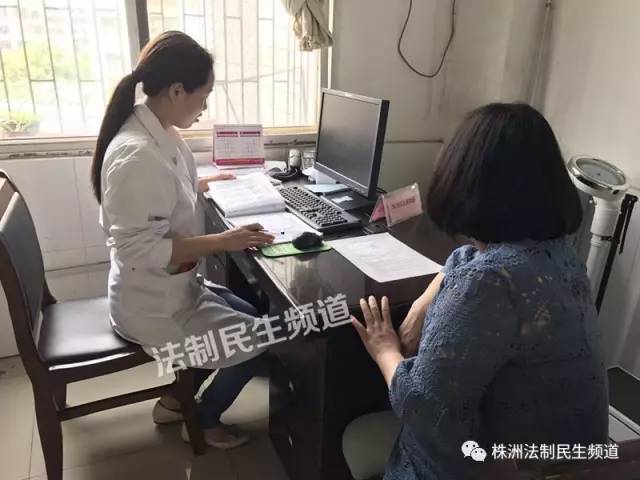 身上有伤被狗舔了会得狂犬病吗,身上有伤口被狗爪子碰到有关系吗
