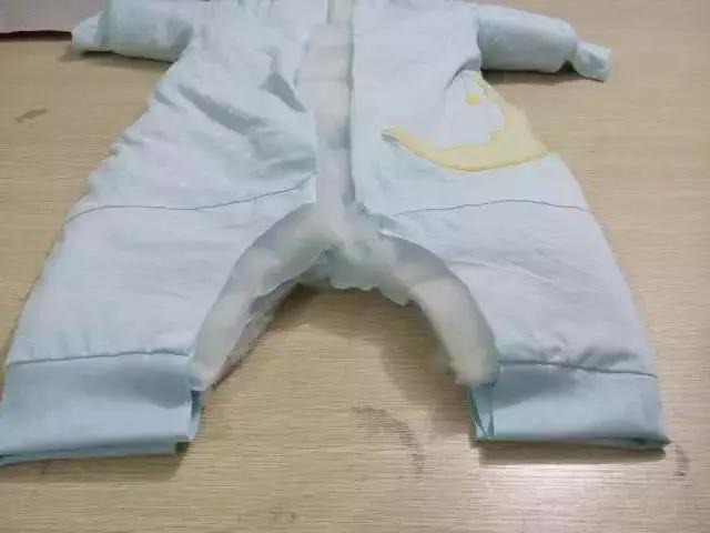 自己动手给宝宝做防踢睡袋,宝宝什么时候可以用分腿睡袋