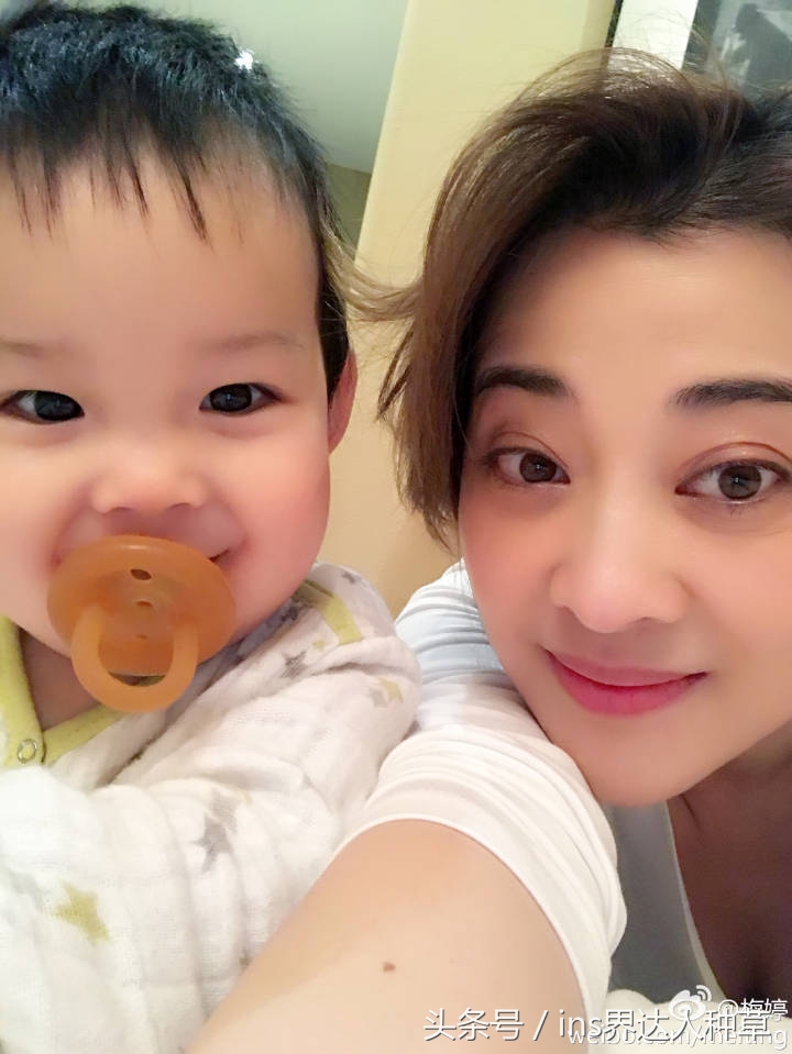 侯佩岑和她妈妈一模一样,侯佩岑和她妈妈像吗