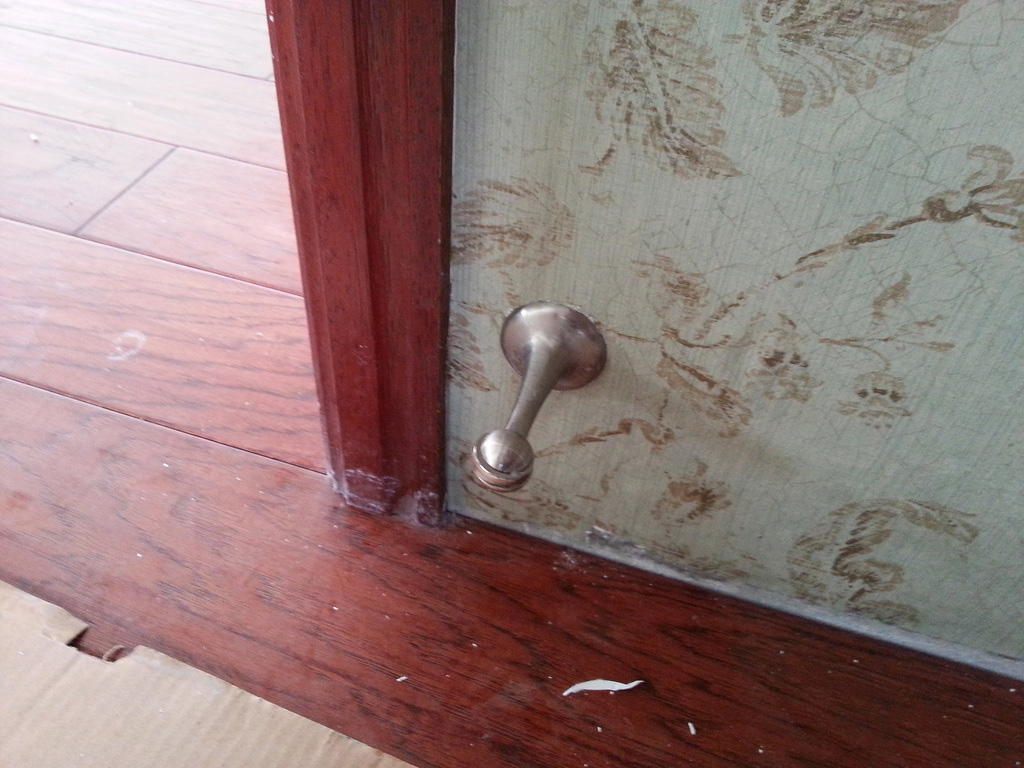 新手自己贴墙纸,贴墙纸遇到墙空鼓怎么办