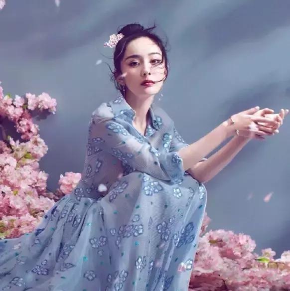 丸子头升级啦！这款炸毛丸子头，拯救你的大额头！