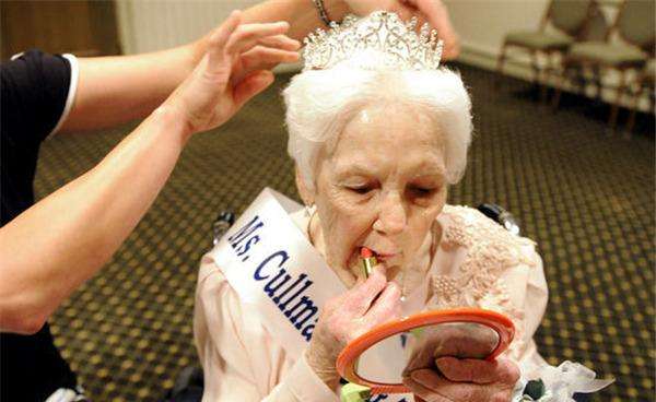 素泰见闻：泰国人妖生老病死听听当地人怎么说