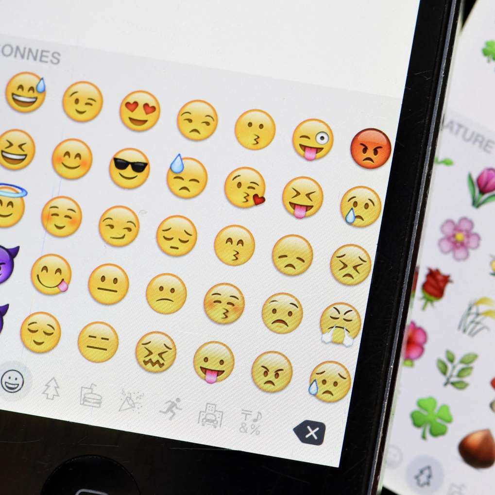 怎么解锁手机锁屏密码手势,使用面容解锁的手机