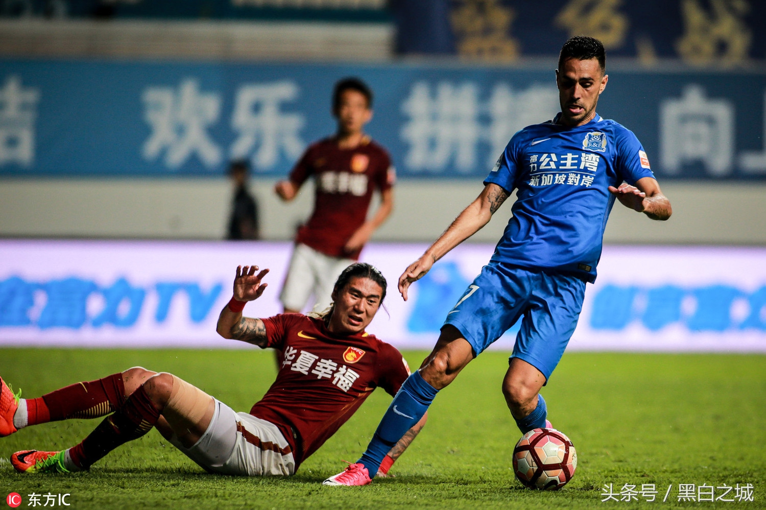 中超赛场又见严重误判裁判偷走了富力的胜利