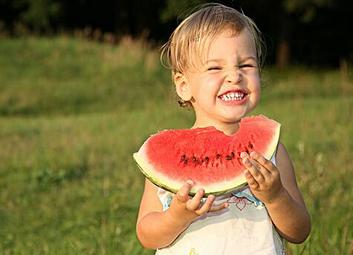用这些方法让宝宝夏季远离痱子,夏季宝宝如何预防痱子