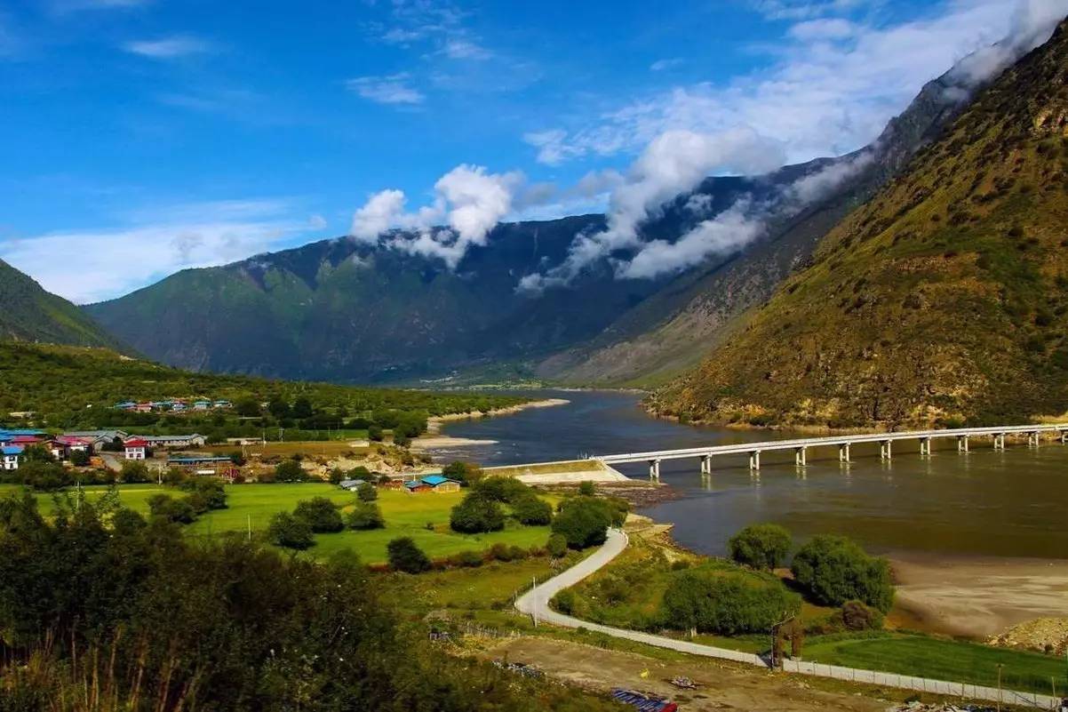 拉林高速与318国道区别,318最美拉林高速