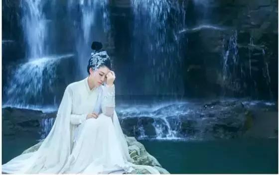 美到窒息!这些在象山影视城拍的写真,每一帧都可以做壁纸!