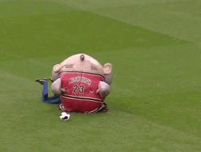 足球哪些搞笑瞬间图片,科斯塔踢球视频