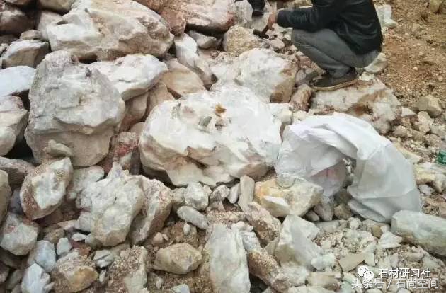 镜面碳晶板家装效果,白水晶简装效果图