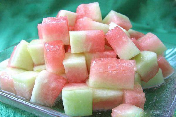 夏季上火口舌生疮,治疗口舌生疮小秘方