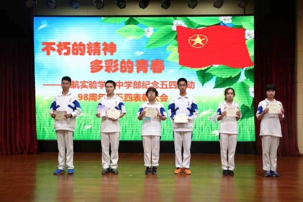 不忘初心跟党走砥砺前行创辉煌,不忘初心跟党走砥砺前行共繁荣