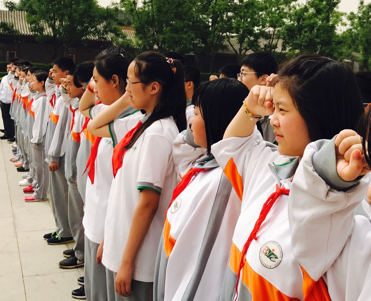 不忘初心跟党走砥砺前行创辉煌,不忘初心跟党走砥砺前行共繁荣