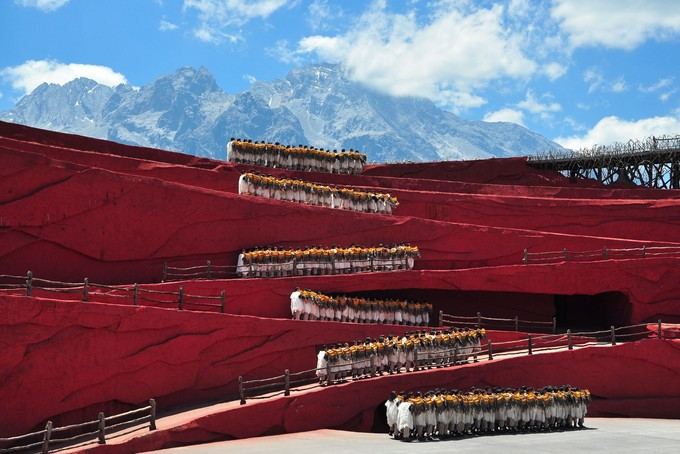 玉龙雪山纳西人心中的神山,玉龙雪山是当地纳西族的神山